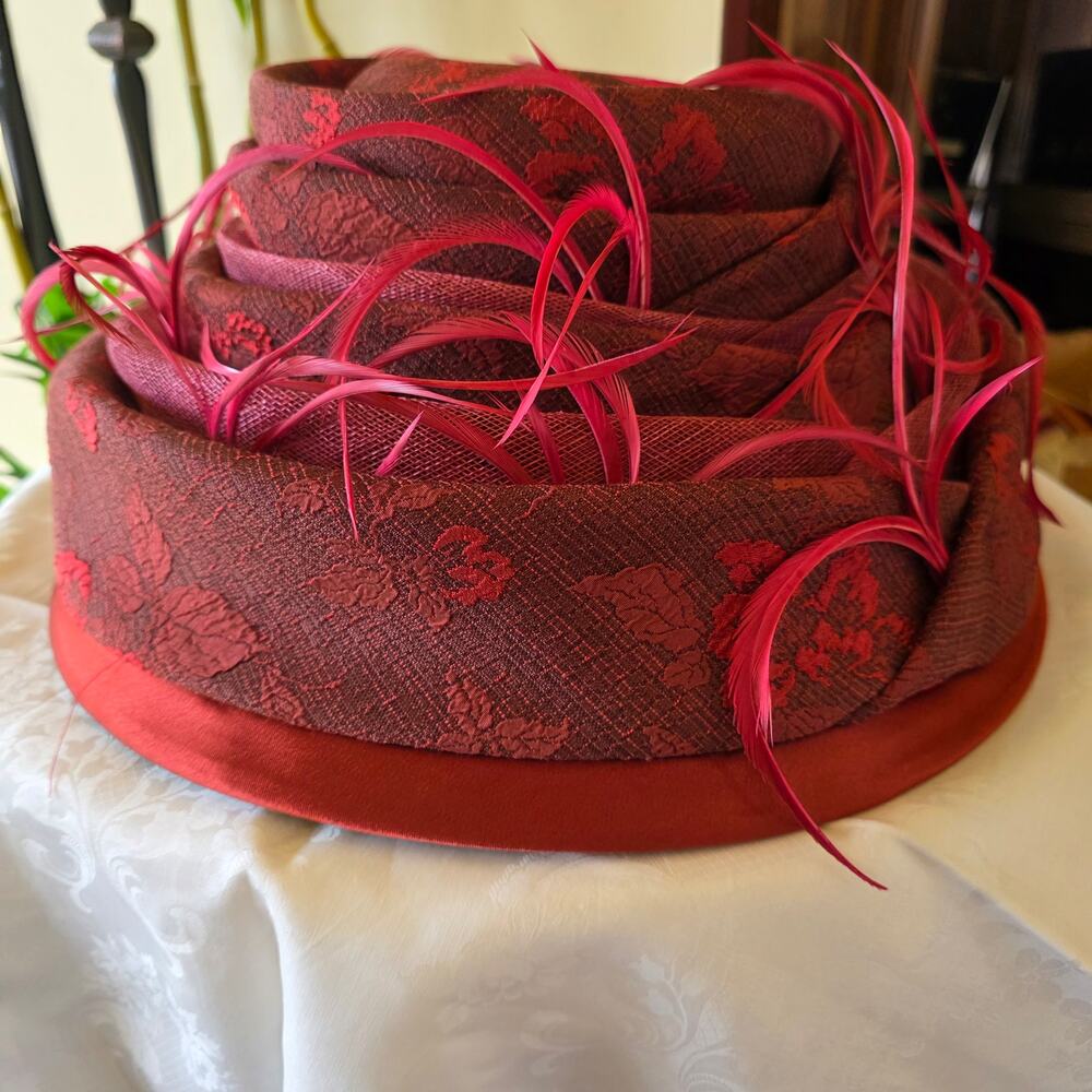 NWT Elite Champagne "redwood"‎ floral, stacked hat with feathers